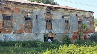 На Волині руйнується приміщення колишньої митниці 19-го століття: кому належить будівля