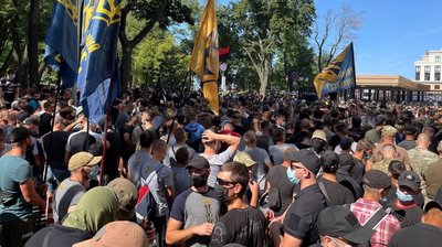 Під ОПУ сталася сутичка між силовиками та націоналістами, є травмовані