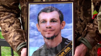 У Житомирі попрощалися з померлим у зоні активних бойових дій захисником України Олександром Тальком