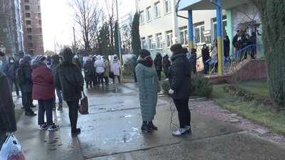 Уроки – в коридорі, учительська – у підсобці. Так вчаться учні івано-франківського ліцею Уроки – в коридорі, учительська – у підсобці. Так вчаться учні івано-франківського ліцею