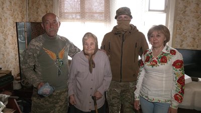 "Віддала останнє". 88-річна жінка з Дніпропетровщини передала понад 40 тисяч гривень на ЗСУ "Віддала останнє". 88-річна жінка з Дніпропетровщини передала понад 40 тисяч гривень на ЗСУ
