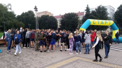 У Рівному напередодні Дня пам'яті захисників стартував патріотичний забіг У Рівному напередодні Дня пам'яті захисників стартував патріотичний забіг
