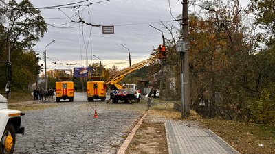 На місці прильоту працюють комунальники