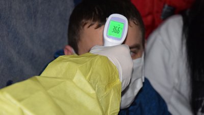 В Україну прибули спецпотяги з Польщі з понад 1000 українців В Україну прибули спецпотяги з Польщі з понад 1000 українців