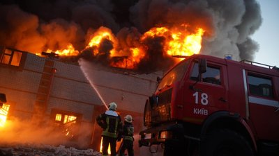 У Києві через обстріл здійнялися пожежі, є загиблі — ДСНС