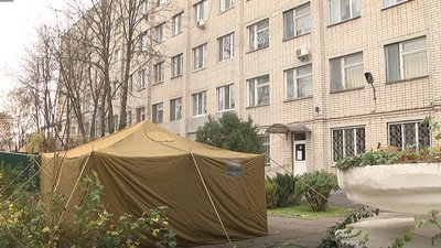 Нацгвардійці у Херсоні патрулюють лікарні, щоб забезпечити ізоляцію хворих на коронавірус Нацгвардійці у Херсоні патрулюють лікарні, щоб забезпечити ізоляцію хворих на коронавірус