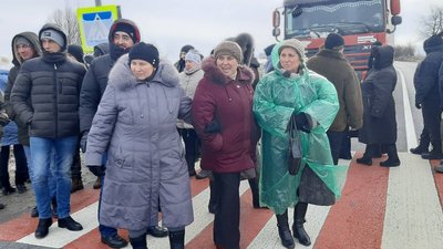 Перекривають дорогу: жителі села Баківці не хочуть приєднуватись до Ходорівської ОТГ Перекривають дорогу: жителі села Баківці не хочуть приєднуватись до Ходорівської ОТГ