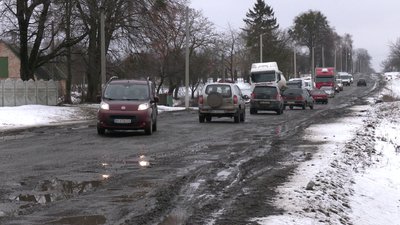 Такий вигляд має дорога в селі Новоукраїнка Такий вигляд має дорога в селі Новоукраїнка