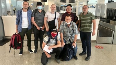 Звільнені з піратського полону в Беніні моряки повернулися до України