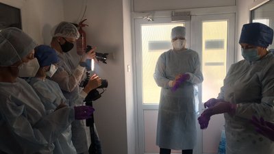 У Тернополі представники ВООЗ вчать робити тести на COVID-19 У Тернополі представники ВООЗ вчать робити тести на COVID-19