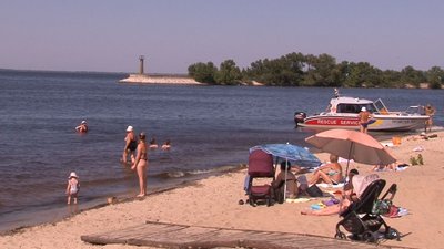 Рятувальники показали черкащанам, як рятувати тих, хто тоне