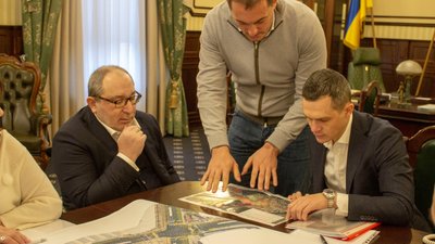 Дорога через "Барабашово": Кернес показав Кучеру документацію Дорога через "Барабашово": Кернес показав Кучеру документацію