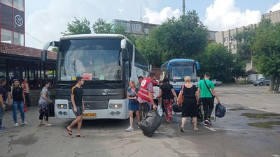 Добровільна евакуація. 90 миколаївців виїхали до Молдови, Австрії та Німеччини