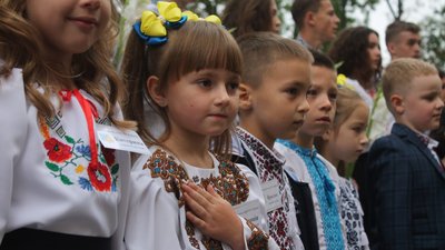 1 вересня у школах Чернівців: як відбувалися святкові лінійки