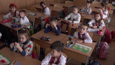 Між повітряними тривогами навчали дітей та волонтерили: які виклики постали перед педагогами 2022 року
