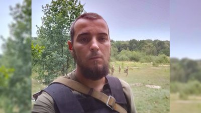 На Чернігівщині в останню путь провели двох військових ЗСУ, які загинули на Донеччині та Запоріжжі На Чернігівщині в останню путь провели двох військових ЗСУ, які загинули на Донеччині та Запоріжжі