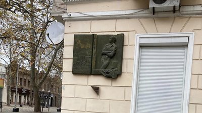 Пушкін "виїхав" з Миколаєва. У місті прибрали меморіальну дошку поету