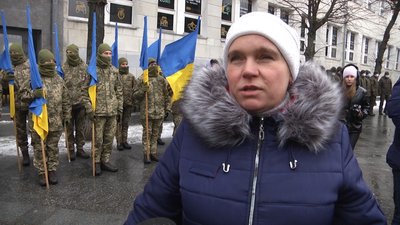 День Соборності: у Житомирі декілька сотень людей долучилися до ланцюга єдності День Соборності: у Житомирі декілька сотень людей долучилися до ланцюга єдності