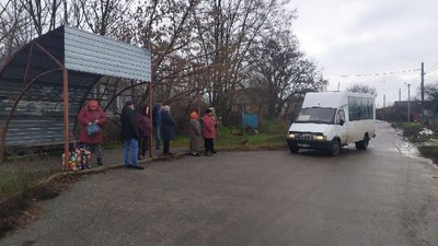 Дірки в даху, пакети на сидіннях. В яких умовах їздять пасажири маршрутки "Созонівка-Кропивницький"