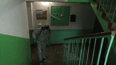 Херсонські рятувальники щодня проводять дезінфекцію житлових будинків Херсонські рятувальники щодня проводять дезінфекцію житлових будинків