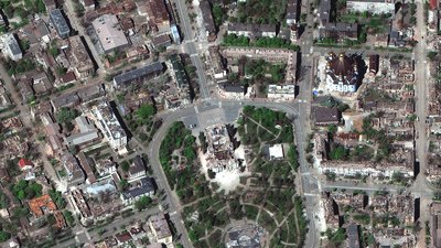 Російські окупанти проводять розкопки драмтеатрі Російські окупанти проводять розкопки драмтеатрі
