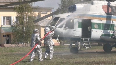 На Черкащині під час навчань гасили вертоліт і рятували екіпаж На Черкащині під час навчань гасили вертоліт і рятували екіпаж