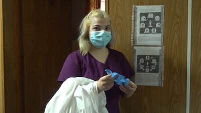 На рівні з усіма: випускники медколеджу на Харківщині пів року працюють у COVID-лікарнях На рівні з усіма: випускники медколеджу на Харківщині пів року працюють у COVID-лікарнях