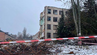 Демонтаж навчального корпусу