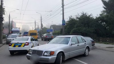 У Чернівцях легковик зіштовхнувся з машиною патрульної поліції