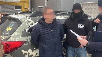 На Чернівецькій та ще двох митницях отримували хабарі за оформлення оптових партій зерна та інших товарів — СБУ
