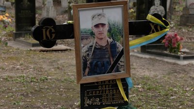Розстріляли неозброєних: як рік тому на Чернігівщині росіяни вбили двох українських військових