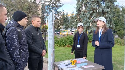 День ментального здоров'я: 10 психологів-волонтерів навчали лучан техніки самодопомоги День ментального здоров'я: 10 психологів-волонтерів навчали лучан техніки самодопомоги