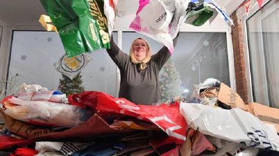 Британка за 40 років зібрала колекцію з 10 тисяч пластикових пакетів