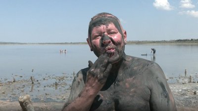 Після закриття узбережжя Одещини: як люди проводять пляжний сезон на Куяльнику. ВІДЕО Після закриття узбережжя Одещини: як люди проводять пляжний сезон на Куяльнику. ВІДЕО