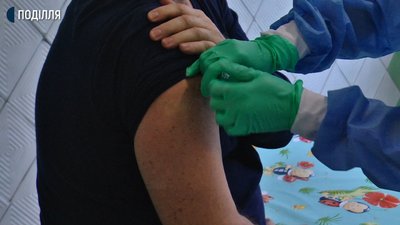 У Хмельницькому безкоштовно вакцинують від грипу лікарів