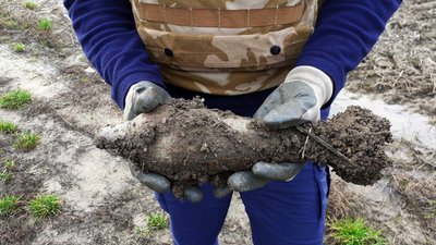 Боєприпас часів минулих війн виявив житель Ужгородщини на власній земельній ділянці