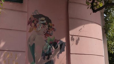 Малюнок Аліни Коник на фасаді будинку Малюнок Аліни Коник на фасаді будинку