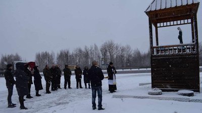 У придорожній каплиці на Житомирщині після акту вандалізму встановили та освятили нову статую Діви Марії У придорожній каплиці на Житомирщині після акту вандалізму встановили та освятили нову статую Діви Марії