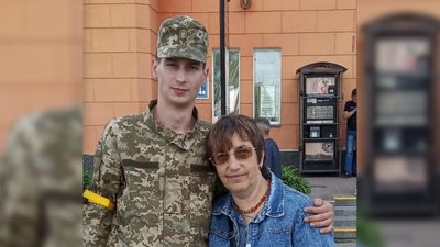 "Це була їхня воля": жителька Чернігівщини, яка втратила чоловіка та сина, передала сімейне авто для ЗСУ "Це була їхня воля": жителька Чернігівщини, яка втратила чоловіка та сина, передала сімейне авто для ЗСУ