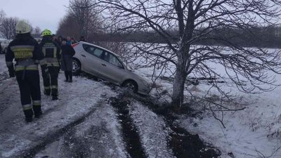 На трасі "Дніпро-Мелітополь" сталося дві ДТП, в яких травмувалося п'ятеро людей На трасі "Дніпро-Мелітополь" сталося дві ДТП, в яких травмувалося п'ятеро людей