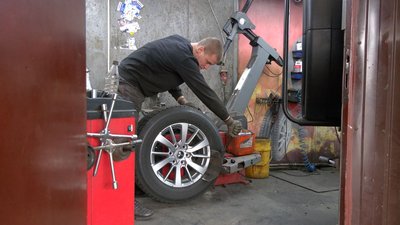 Черкаські водії "перевзувають" автівки на зиму
