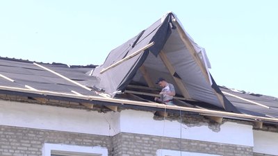 У школі на Житомирщині за три мільйони гривень замінять дах, який протікав останні 5 років У школі на Житомирщині за три мільйони гривень замінять дах, який протікав останні 5 років