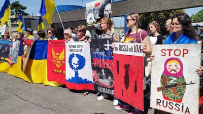 Акція протесту "Врятуймо захисників Маріуполя" у Римі Акція протесту "Врятуймо захисників Маріуполя" у Римі