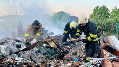 Двох травмованих жінок госпіталізували: росіяни БпЛА атакували приватний будинок