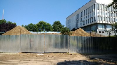 У Херсоні будують найвищий флагшток в області: чому призупинили роботу У Херсоні будують найвищий флагшток в області: чому призупинили роботу