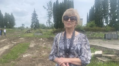 Любов Стахів на цвинтарі Любов Стахів на цвинтарі