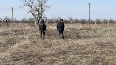Ветерани російсько-української війни долучилися до демонтажу школи на Миколаївщині Ветерани російсько-української війни долучилися до демонтажу школи на Миколаївщині