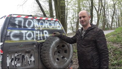 Волонтери Тернопільщини ремонтують автомобіль, яким вивезли 50 поранених