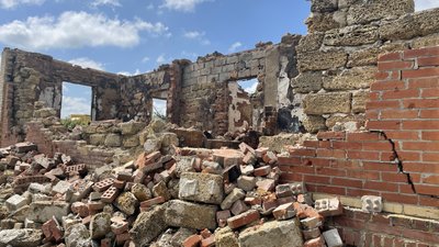 зруйнований будинок у кам'янці зруйнований будинок у кам'янці
