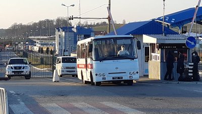 Рятувальники перевезли через кордон з Польщею більше тисячі українців